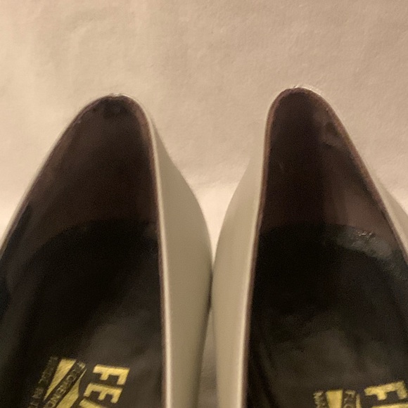 EUC SALVATORE FERRAGAMO BEIGE LEATHER PUMPS - Picture 7 of 7
